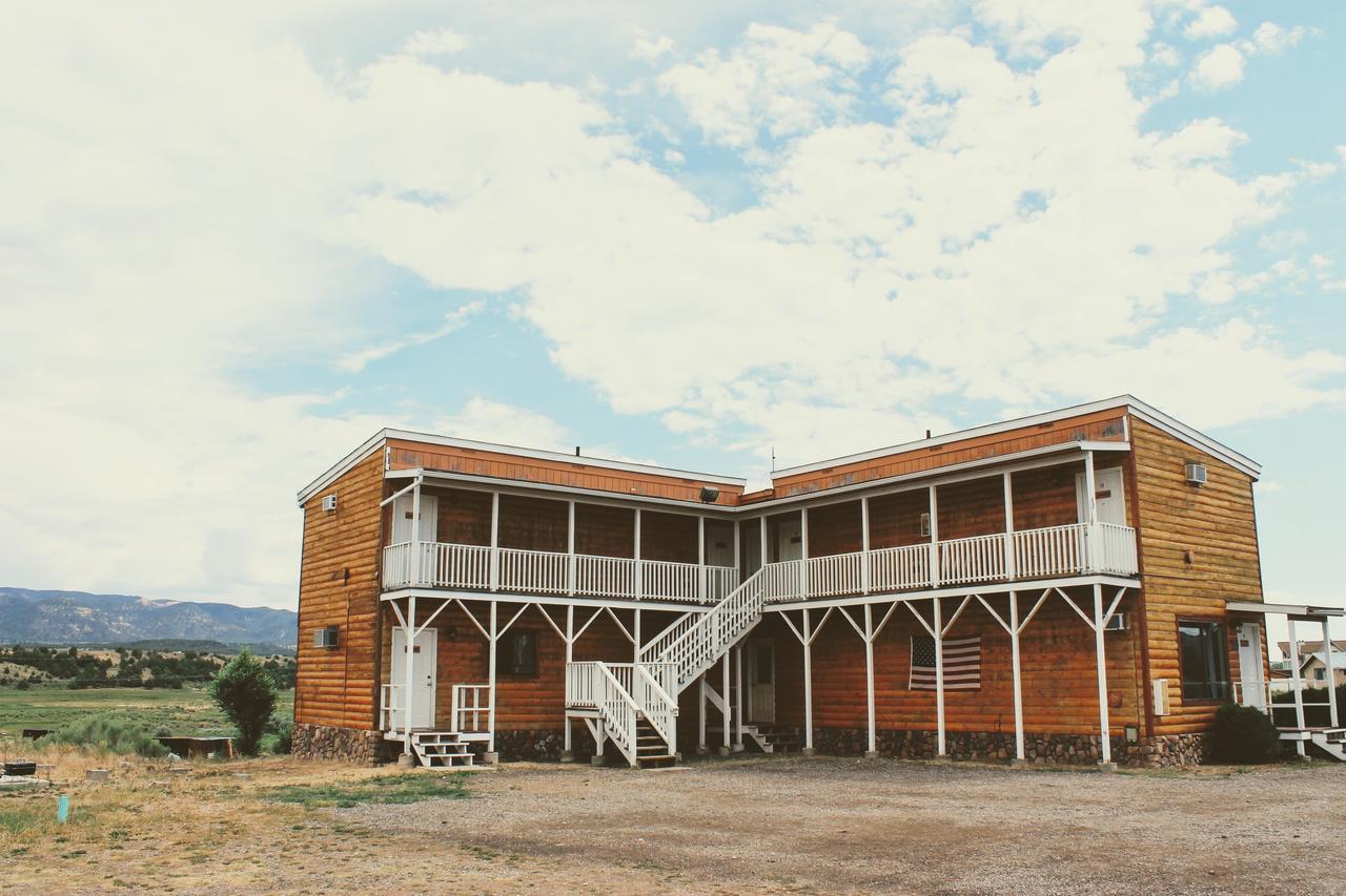 The Riverside Ranch Motel And Rv Park Southern Utah Хатч Экстерьер фото